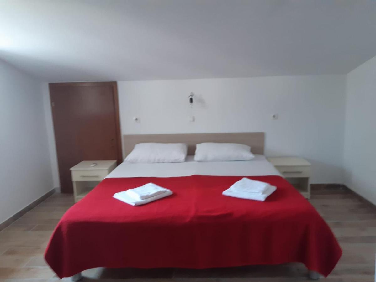 Apartmani I Sobe Grga Starigrad Paklenica Exterior photo
