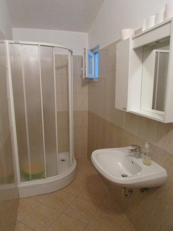 Apartmani I Sobe Grga Starigrad Paklenica Room photo