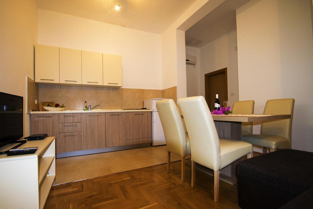 Apartmani I Sobe Grga Starigrad Paklenica Exterior photo