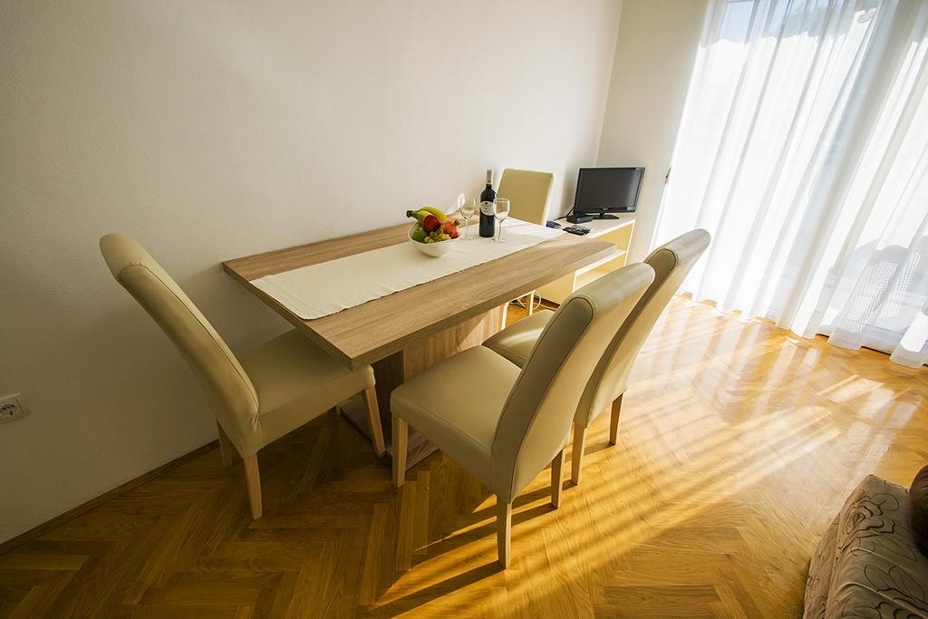 Apartmani I Sobe Grga Starigrad Paklenica Exterior photo