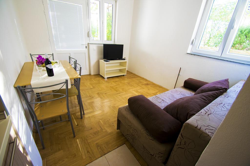 Apartmani I Sobe Grga Starigrad Paklenica Exterior photo